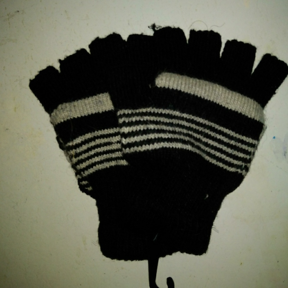 GLOVES - Picture 2 of 2